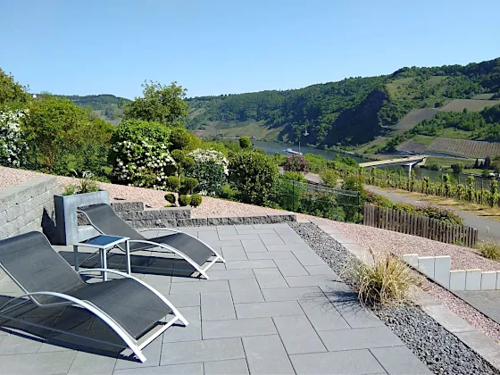 Ferienhaus-Terrassenblick in die Weinberge